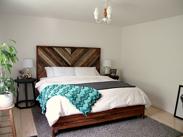 West Elm Inspired "Alexa" Bed: http://sharktails.ca/2016/06/06/west-elm-inspired-alexa-bed/