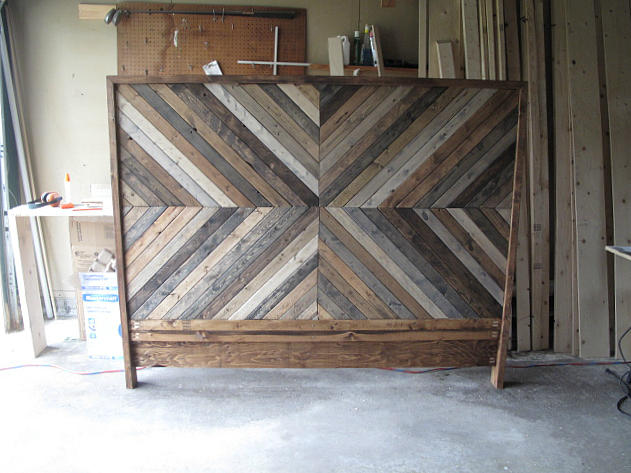 West Elm Inspired "Alexa" Bed: http://sharktails.ca/2016/06/06/west-elm-inspired-alexa-bed/