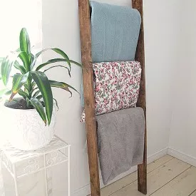 Pottery Barn Inspired Quilt Ladder