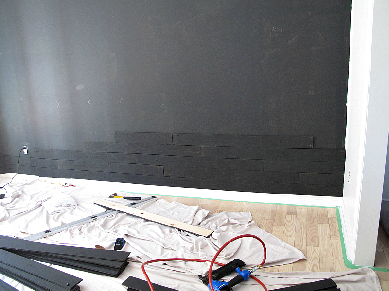 Black Plywood Ship-Lap Wall: http://sharktails.ca/2016/08/22/black-plywood-accent-wall/ ‎