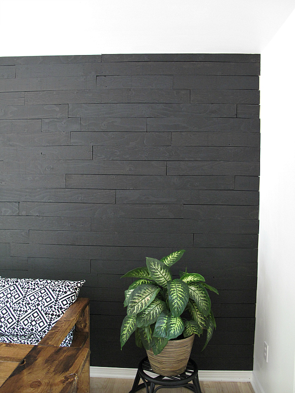 Black Plywood Ship-Lap Wall: http://sharktails.ca/2016/08/22/black-plywood-accent-wall/ ‎