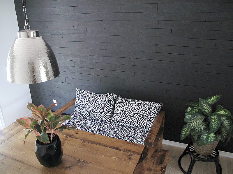 Black Plywood Ship-Lap Wall: http://sharktails.ca/2016/08/22/black-plywood-accent-wall/ ‎