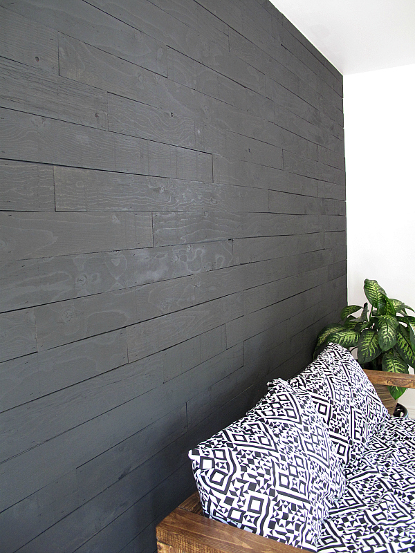 Black Plywood Ship-Lap Wall: http://sharktails.ca/2016/08/22/black-plywood-accent-wall/ ‎