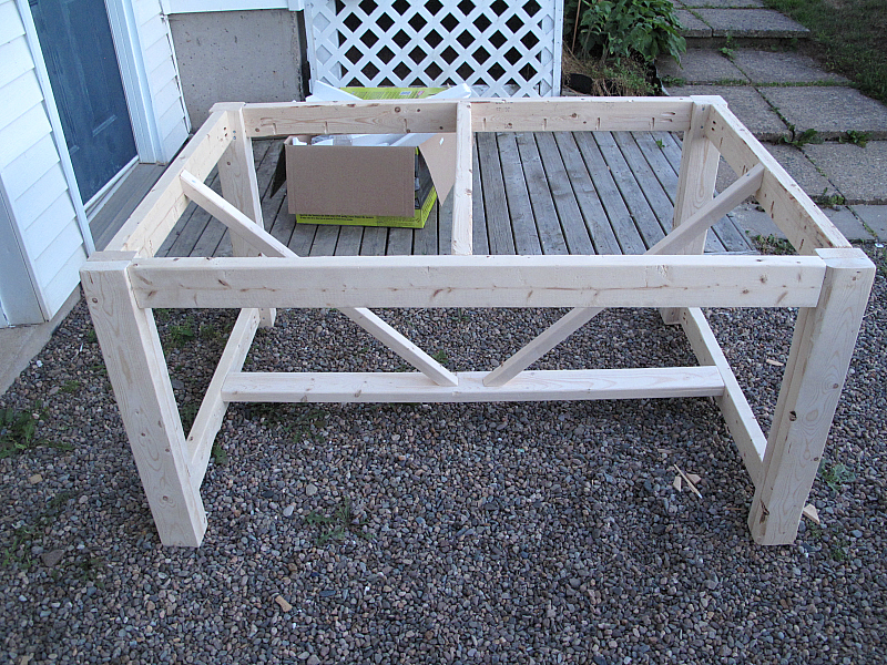 Dining Room Table: http://sharktails.ca/2016/08/14/build-a-75-dining-table-free-plans/