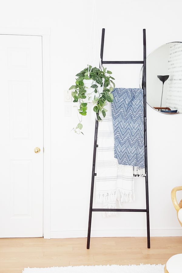 Easy Modern Blanket Ladder
